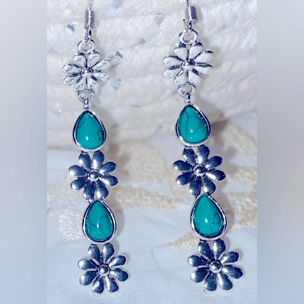 NWT Silver Flowers w/Turquoise Dangling Earrings- About 2.5” Long- Cute w/Jeans - Picture 4 of 16